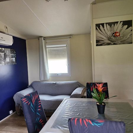 Charmant Mobil-Home Rocbaron Εξωτερικό φωτογραφία
