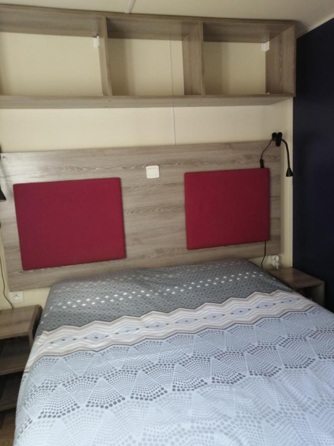 Charmant Mobil-Home Rocbaron Εξωτερικό φωτογραφία