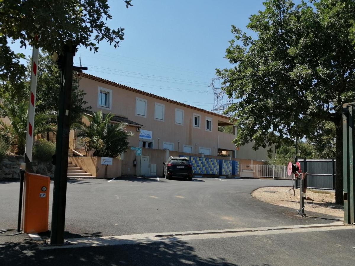 Charmant Mobil-Home Rocbaron Εξωτερικό φωτογραφία