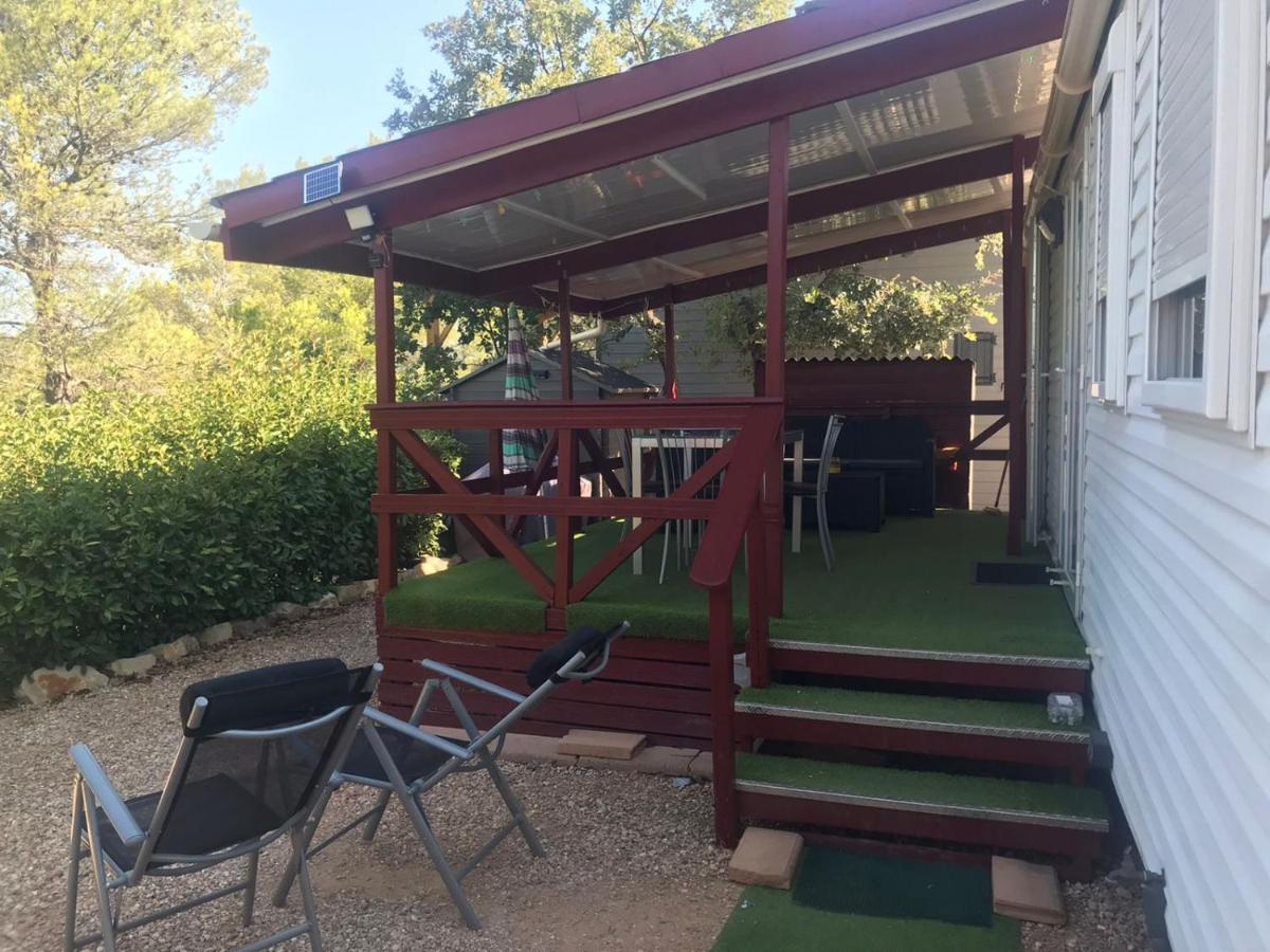 Charmant Mobil-Home Rocbaron Εξωτερικό φωτογραφία