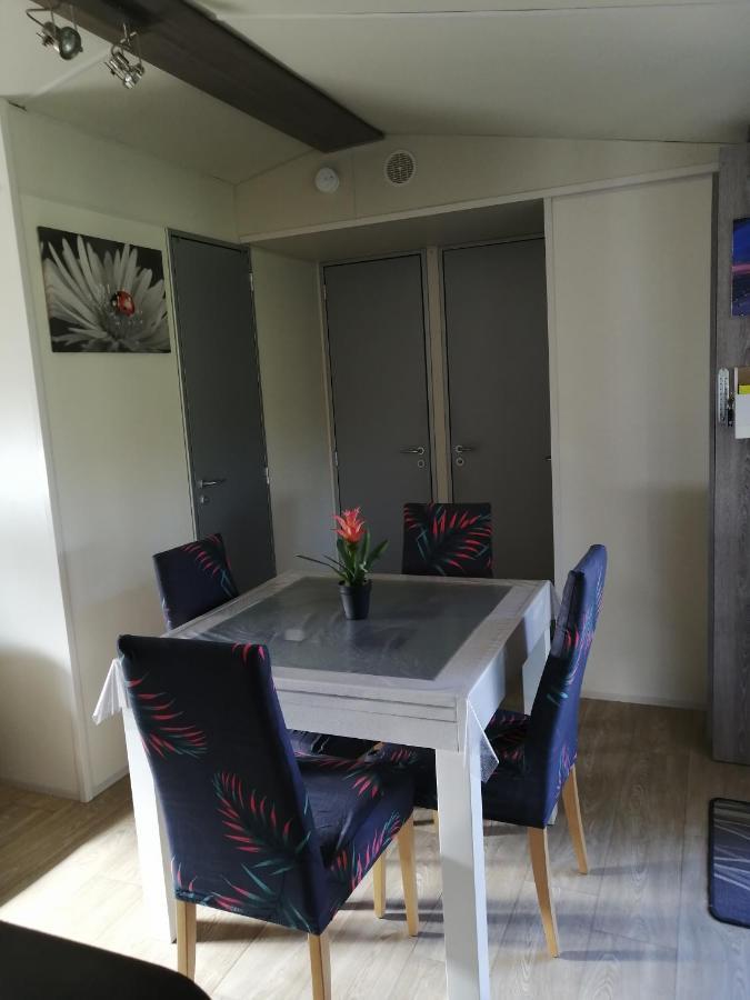 Charmant Mobil-Home Rocbaron Εξωτερικό φωτογραφία