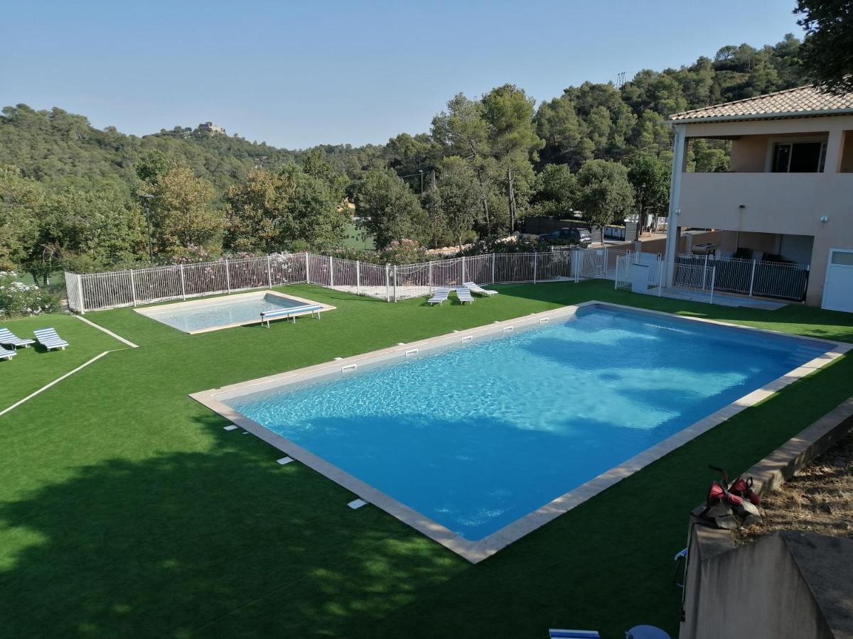 Charmant Mobil-Home Rocbaron Εξωτερικό φωτογραφία