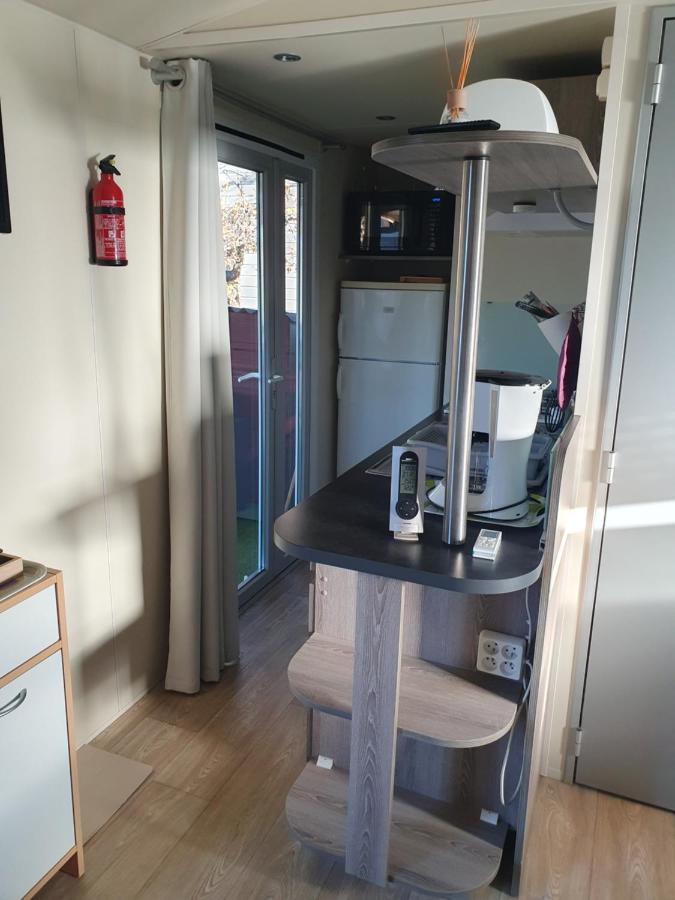Charmant Mobil-Home Rocbaron Εξωτερικό φωτογραφία